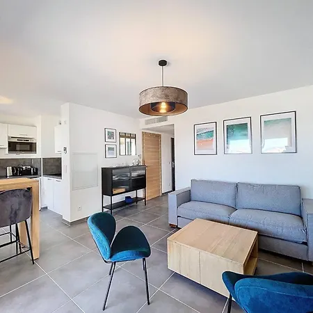 Appartement Charmant Avec Piscine Et Terrasse A Calvi - Fr-1-719-32