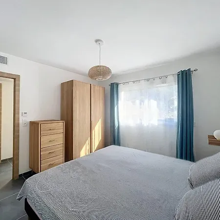 Charmant Avec Piscine Et Terrasse A Calvi - Fr-1-719-32 Appartement *
