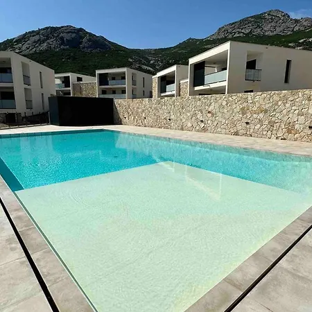 Charmant Avec Piscine Et Terrasse A Calvi - Fr-1-719-32 Calvi (Corsica)